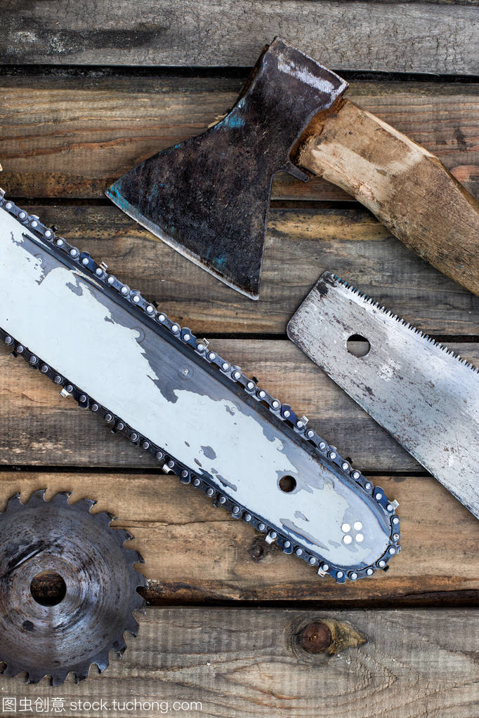 躺着的木头切割工具