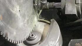 合金圆盘锯片表面修磨过程 一起走进丰金锐刀具厂