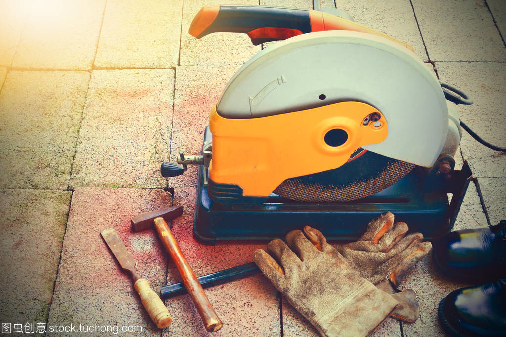 切削工具在砌砖工作中的多功能应用